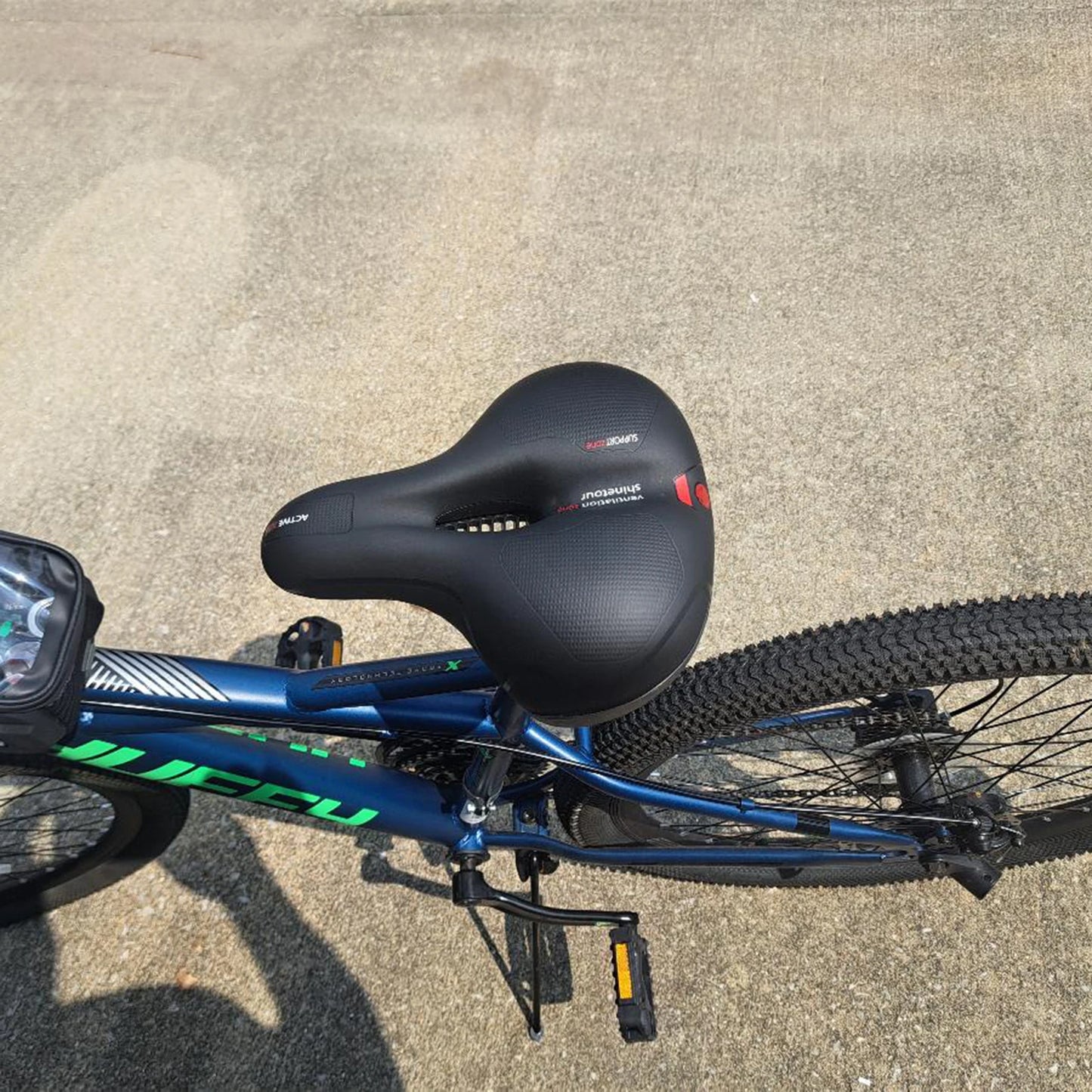 Large Road Bike Breathable Bicycle Saddle, Shock Absorbing Soft